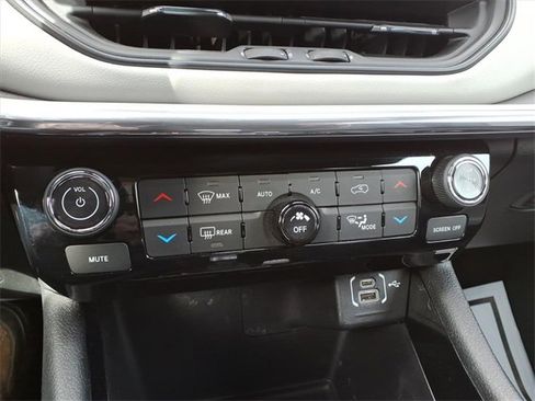 Used 2023 Jeep Compass Limited image 20