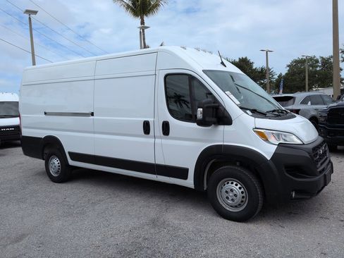 Used 2025 RAM ProMaster 3500 w/ Convenience Group FWD image 2