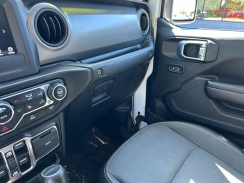 Used 2021 Jeep Gladiator Sport image 42