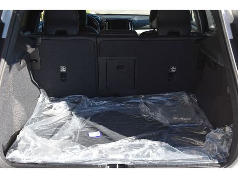 Certified 2025 Volvo XC40 B5 Ultra w/ Protection Package Premier image 24