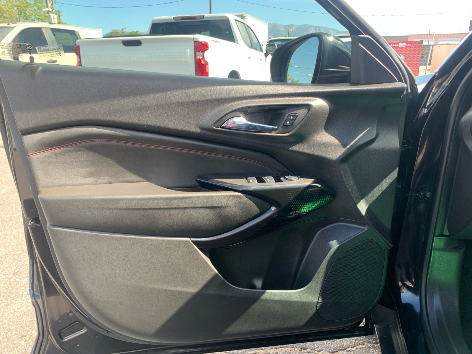 Used 2025 Chevrolet Trax RS w/ Sunroof Package FWD image 14