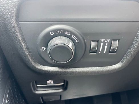 Used 2025 Jeep Grand Cherokee L Altitude AWD/4WD image 23