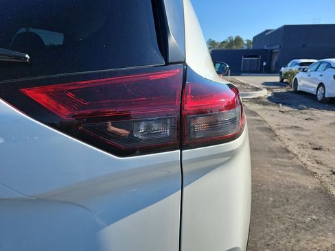 Used 2023 Nissan Rogue S image 40