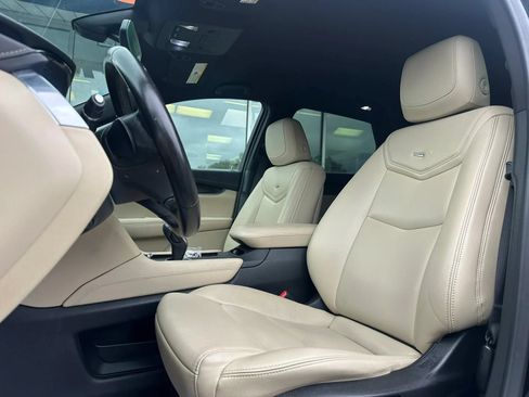 Used 2019 Cadillac XT5 FWD image 8