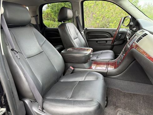 Used 2014 Cadillac Escalade Luxury RWD image 14