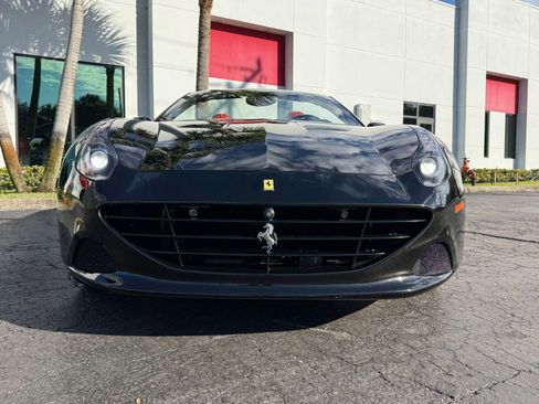 Used 2016 Ferrari California T image 8