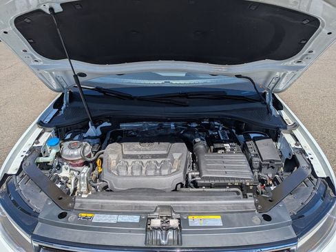 Used 2022 Volkswagen Tiguan SE AWD/4WD image 33