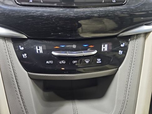 Used 2023 Cadillac XT6 Premium Luxury image 21