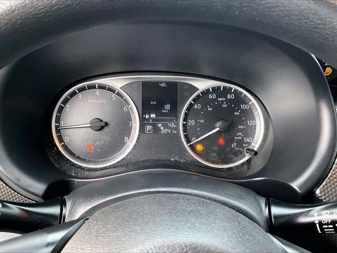 Used 2019 Nissan Kicks S image 13