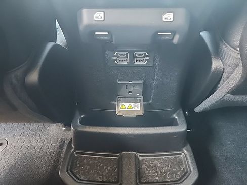 Certified 2024 Jeep Wrangler Unlimited Sahara w/ Technology Group AWD/4WD image 24