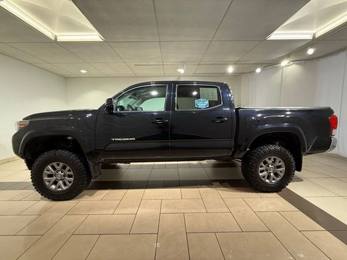 Used 2019 Toyota Tacoma SR5 image 2