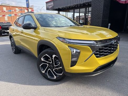 Used 2024 Chevrolet Trax RS w/ Sunroof Package image 3