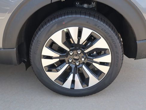 New 2026 Ford Explorer Platinum w/ LUX Leather Package AWD/4WD image 19