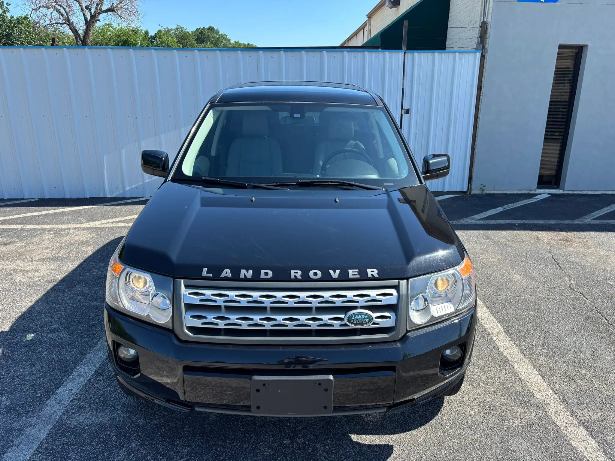 Used 2011 Land Rover LR2 HSE AWD/4WD image 9