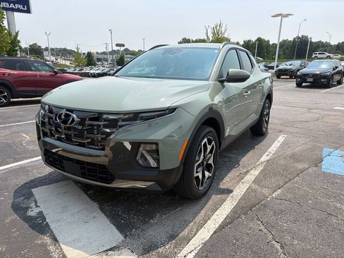Used 2024 Hyundai Santa Cruz Limited AWD/4WD image 2