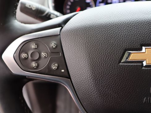 Used 2023 Chevrolet Traverse Premier FWD image 26