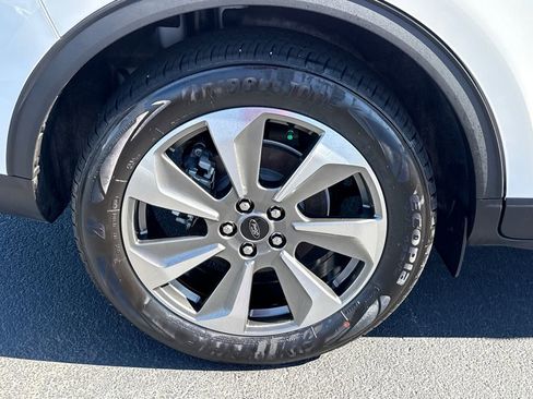 Certified 2025 Ford Escape Platinum w/ Class II Trailer Tow Package image 17