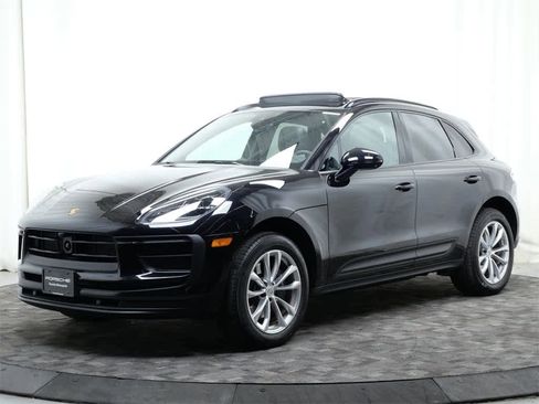 Used 2025 Porsche Macan image 1