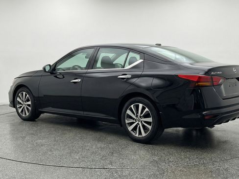 Used 2025 Nissan Altima 2.5 SV image 6