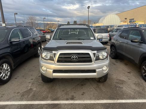Used 2005 Toyota Tacoma 4x4 Double Cab image 2