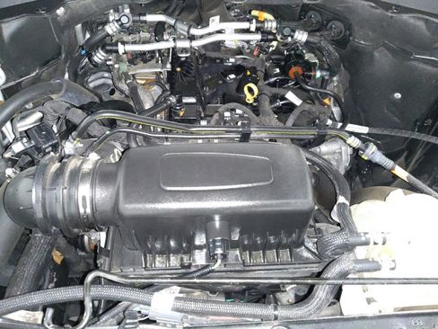 Used 2022 Ford Explorer XLT image 30