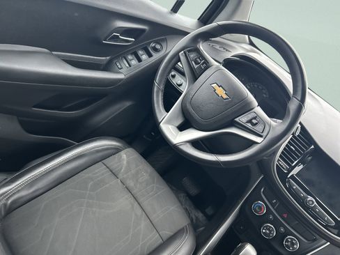 Used 2020 Chevrolet Trax LT w/ LT Convenience Package image 20