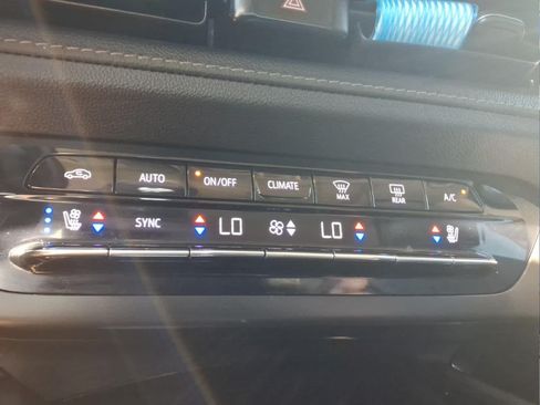 Used 2023 Buick Envision Avenir FWD image 22