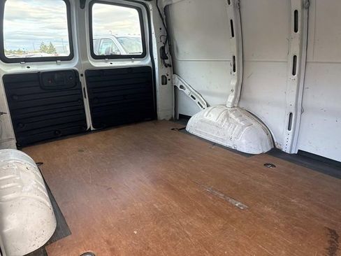 Used 2018 GMC Savana 2500 w/ Enhanced Convenience Package image 13
