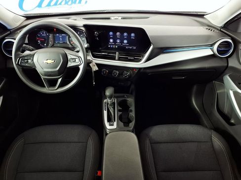 Used 2025 Chevrolet Trax LS image 15