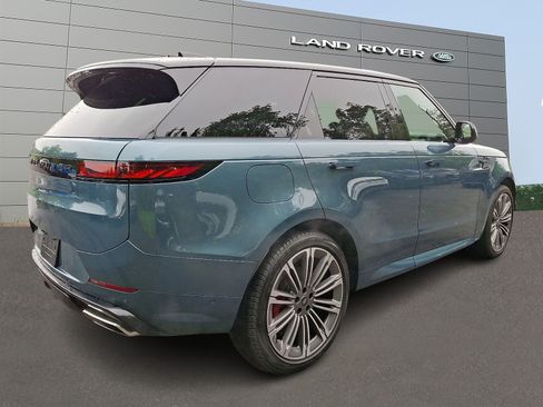 Used 2024 Land Rover Range Rover Sport Dynamic SE AWD/4WD image 2