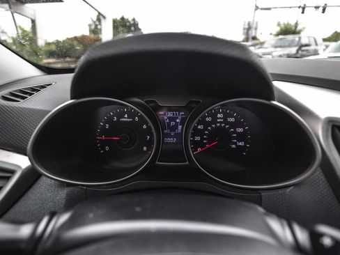 Used 2012 Hyundai Veloster w/ Style Pkg FWD image 10