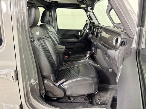 Used 2018 Jeep Wrangler Unlimited Sahara image 7