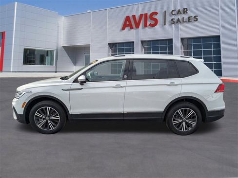 Used 2024 Volkswagen Tiguan SE image 10