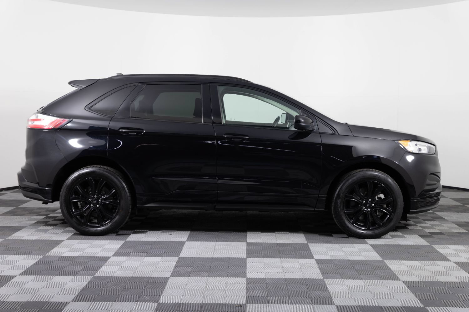 Used 2022 Ford Edge SE w/ Black Appearance Package AWD/4WD image 9