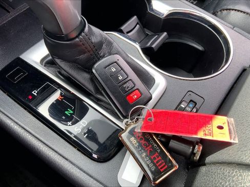 Used 2019 Toyota Highlander Limited Platinum image 14