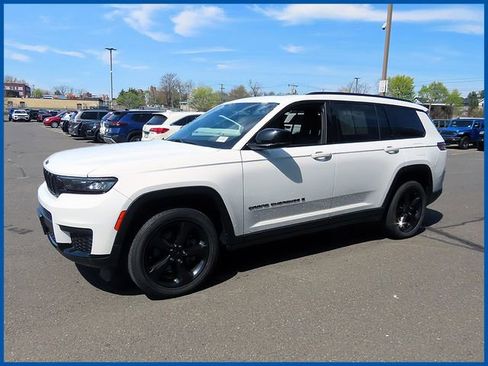 Used 2023 Jeep Grand Cherokee L Laredo image 3