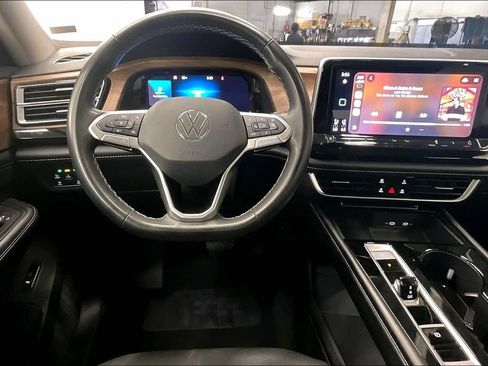 Used 2024 Volkswagen Atlas SE FWD image 4