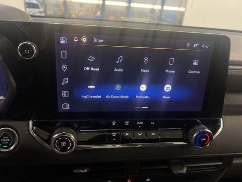 Used 2024 Chevrolet Colorado Trail Boss w/ Technology Package image 22