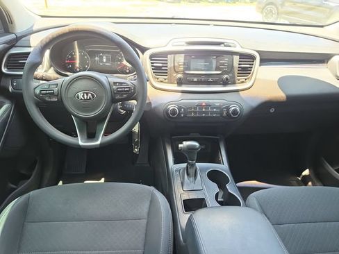 Used 2017 Kia Sorento FWD image 7
