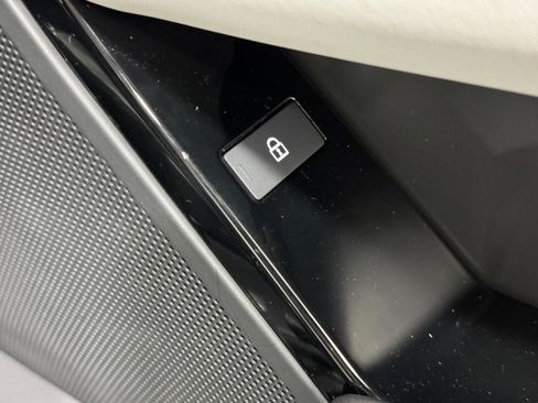 Used 2026 Land Rover Range Rover Velar S image 22