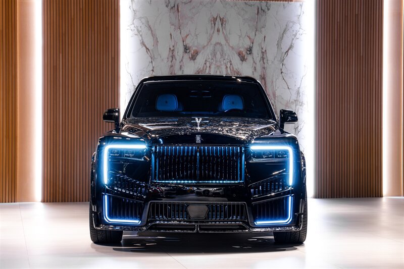 Used 2025 Rolls-Royce Cullinan AWD/4WD image 3