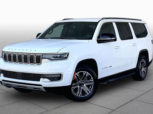 Used 2024 Jeep Wagoneer L Series II w/ Flexible Seating Group AWD/4WD image 1