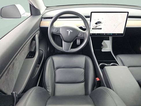 Used 2018 Tesla Model 3 image 4