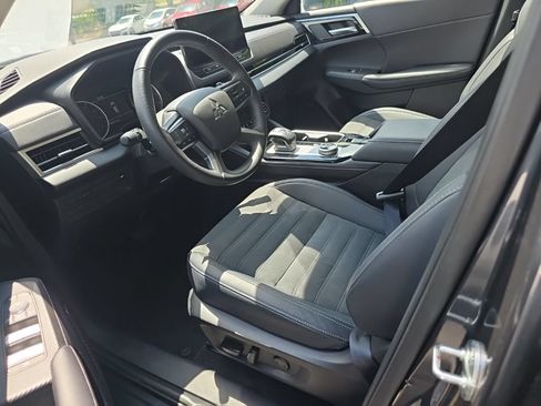 Used 2025 Mitsubishi Outlander SE AWD/4WD image 5