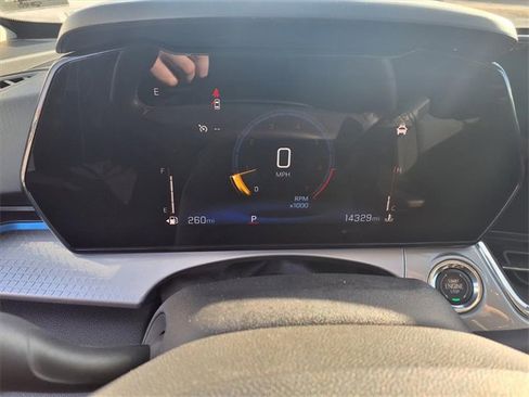 Used 2025 Chevrolet Trax LT w/ LT Convenience Package image 66