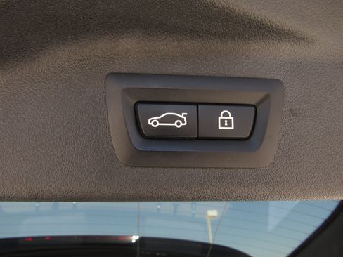 Used 2021 BMW X7 xDrive40i w/ Executive Package AWD/4WD image 14