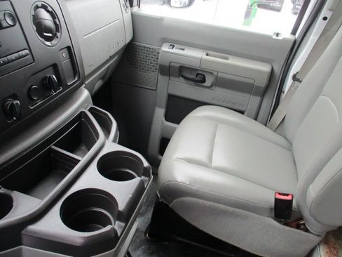 Used 2019 Ford E-350 and Econoline 350 Super Duty w/ Power Windows & Locks Group image 16