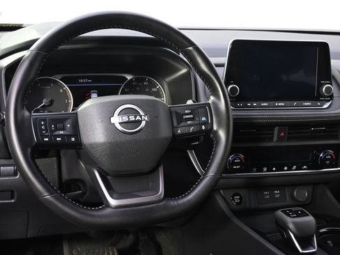Used 2025 Nissan Rogue SV AWD/4WD image 12