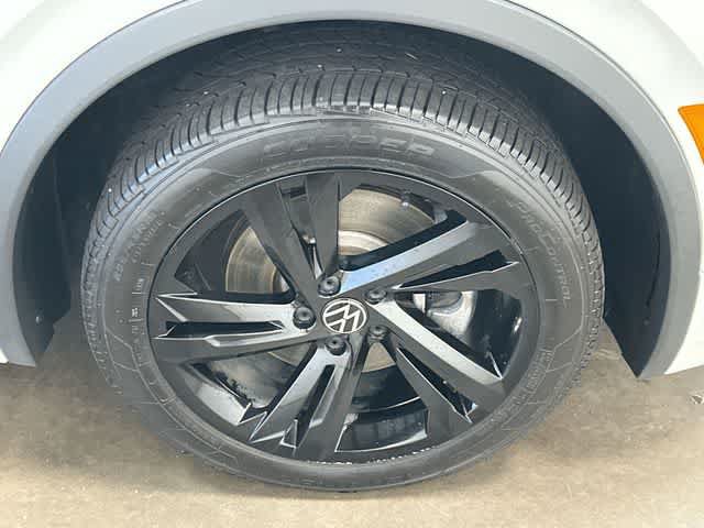 Used 2023 Volkswagen Tiguan SE R-Line FWD image 5