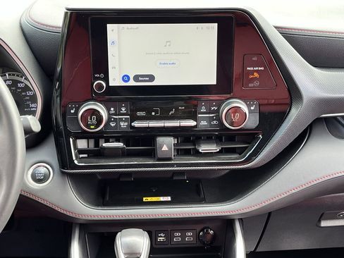 Used 2024 Toyota Highlander XSE FWD image 15